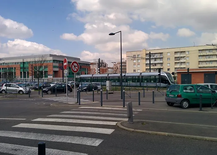 普尔潘天顶斗牛场尊贵一室公寓 *